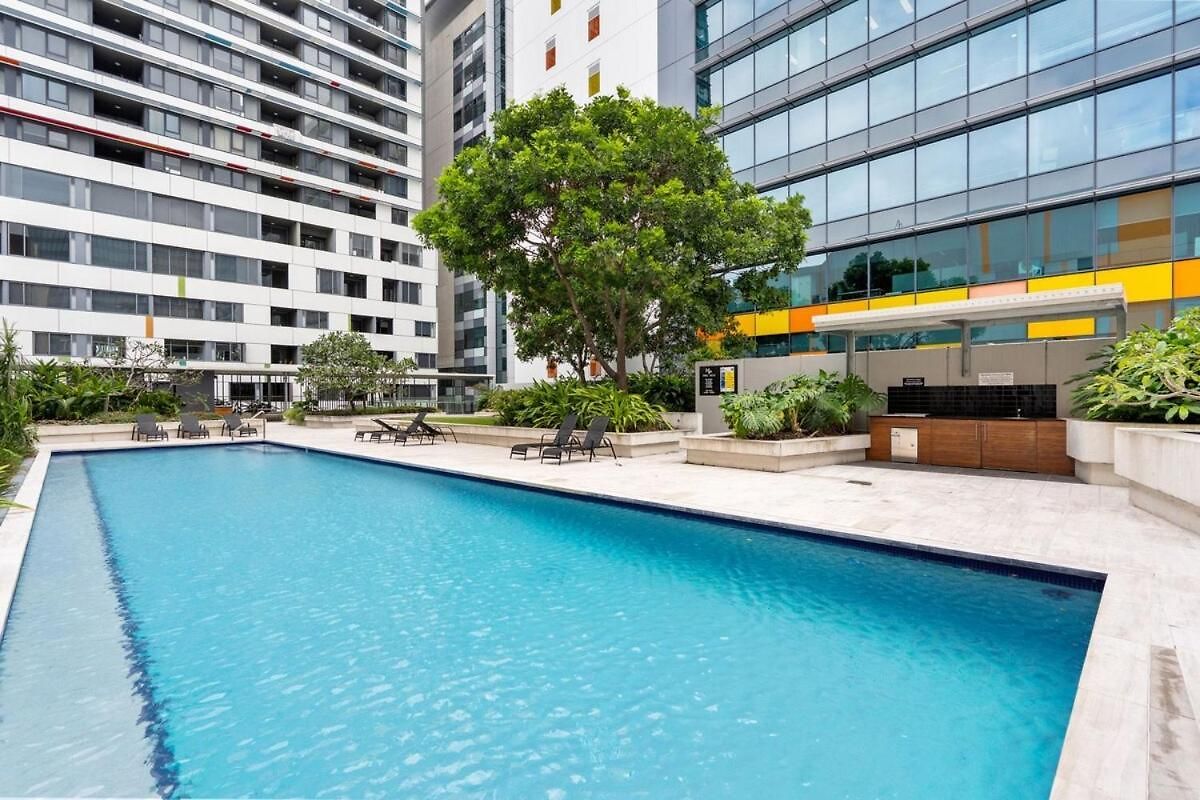Modern 2 Bedroom - Short Stroll To St Apartment Brisbane