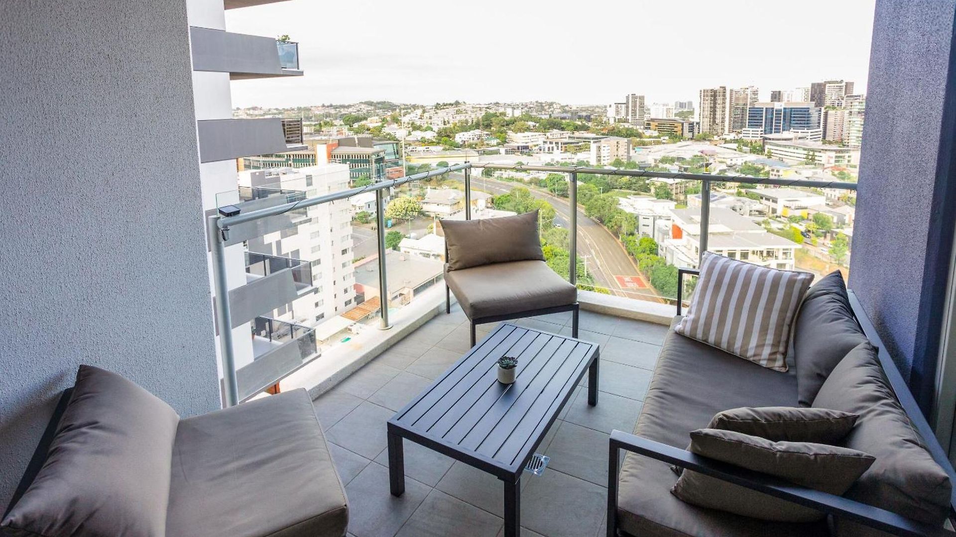 Apartment Modern Pad, 1-min To Showgrounds Brisbane