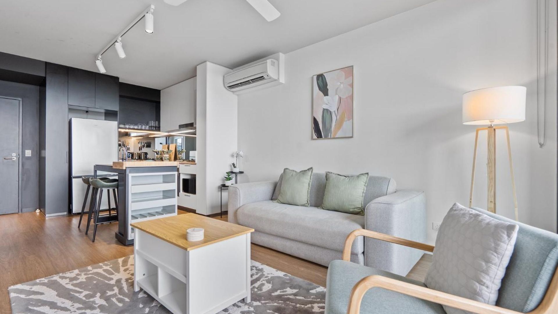 Bright 2-bed In Bowen Hills *