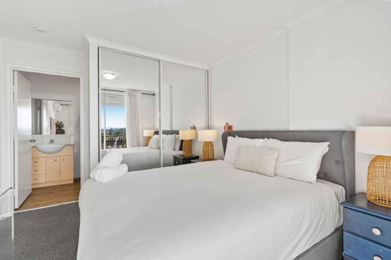 Modern 2br Retreat With Gym, Pool And Balcony