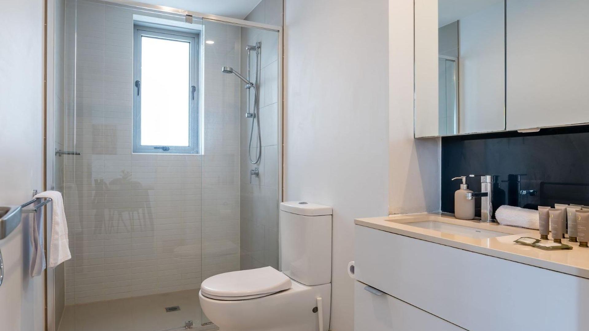 Fortitude Valley Escape With Pool, Gym & Parking *
