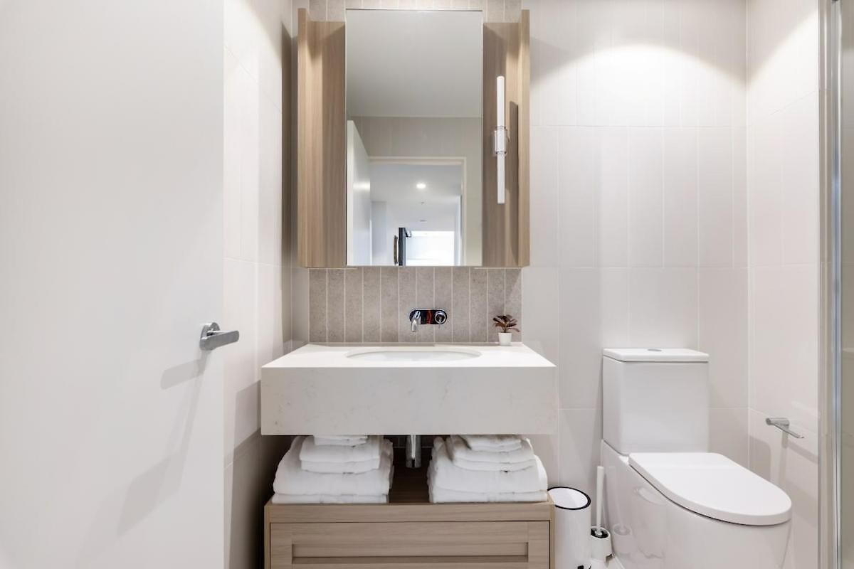 Gorgeous 3br With Study Overlooking Bne River