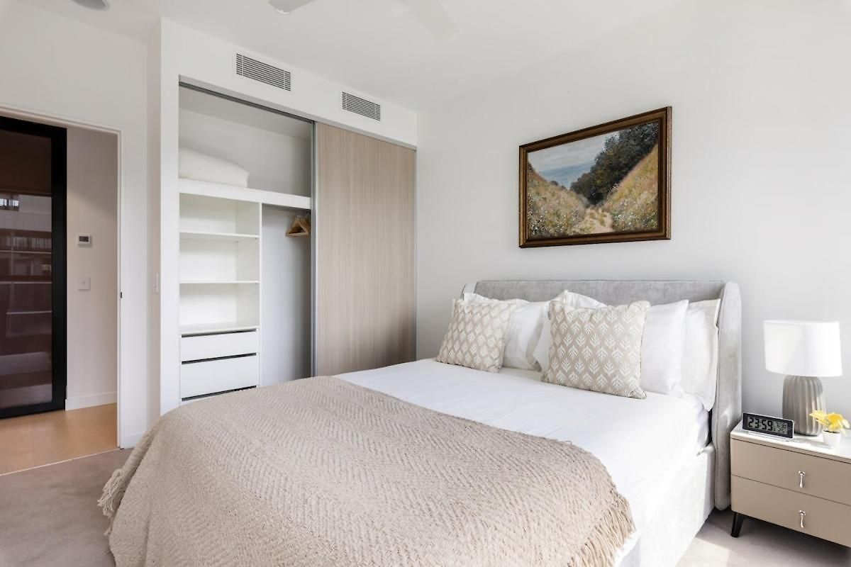 Gorgeous 3br With Study Overlooking Bne River *