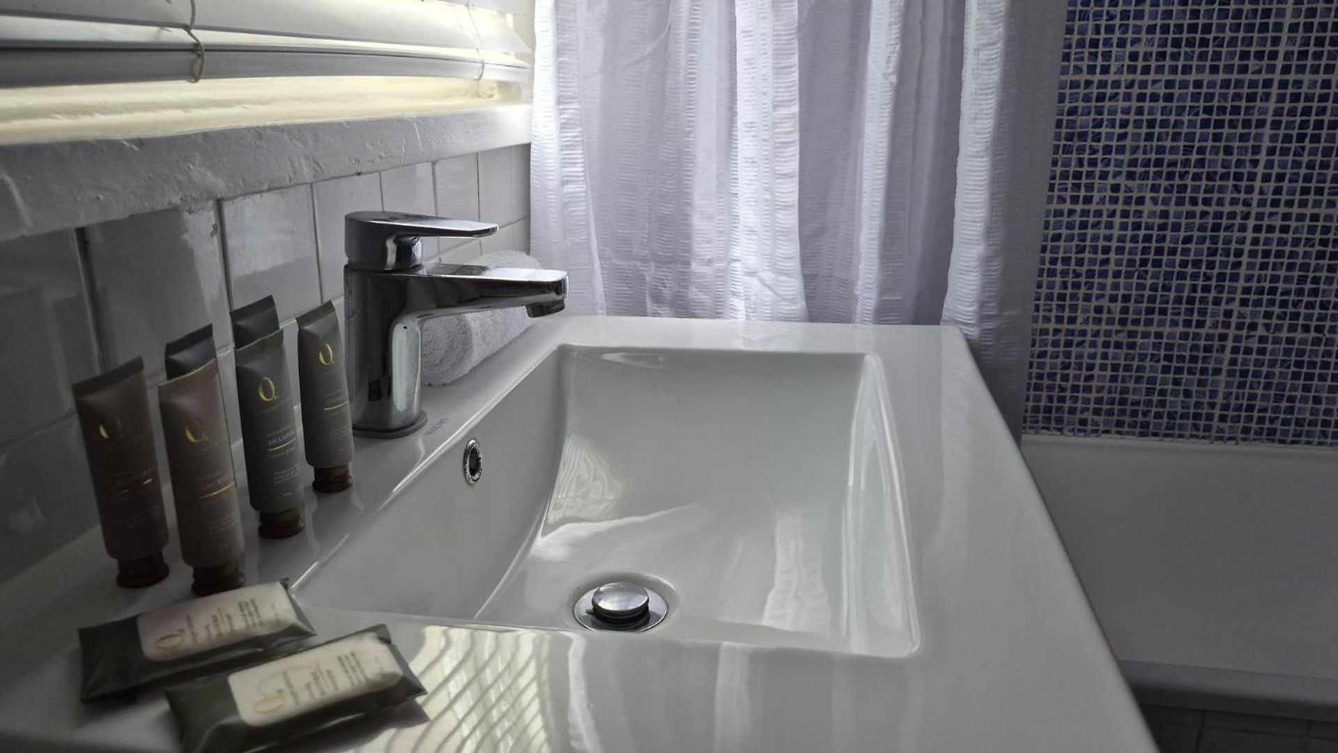 Rapunzels Art Deco Hideaway In New Farm Apartment