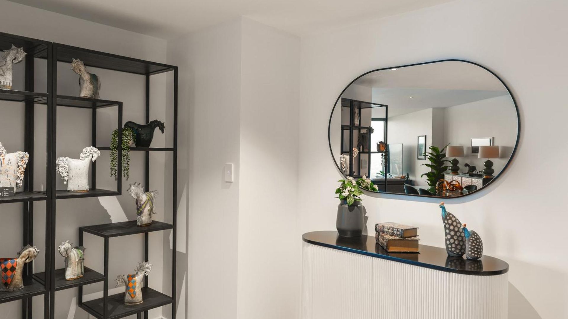 Skylight With Free Parking *