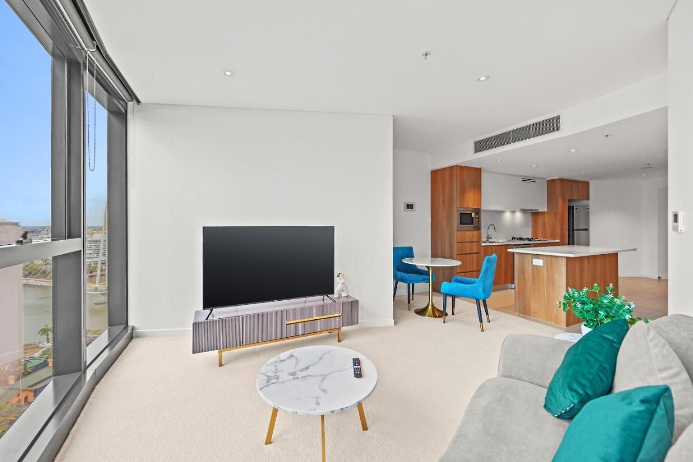 Elegant 1br Urban Retreat In Heart Of Apartment