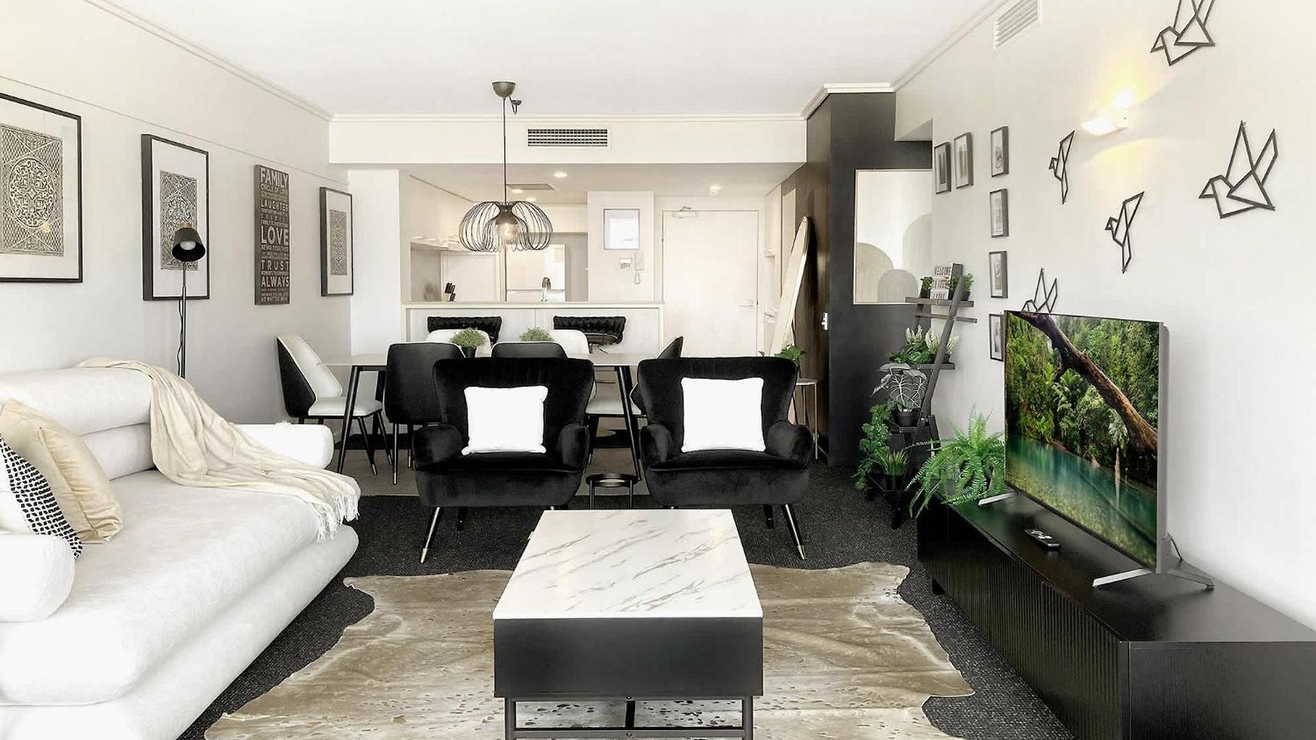 Spring Hill 2br, 2ba Retreat Sleeps 6 - Walk To Cbd With Pool, Free Parking, Balcony, Views, Fast Wi-fi & Gym * Brisbane