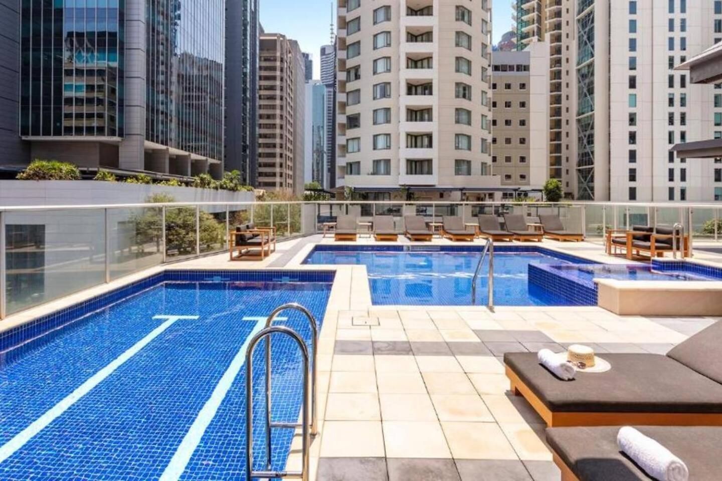 Apartment Dusk A Luxury 2bed 2bath Cbd Sky With Pool Parking And