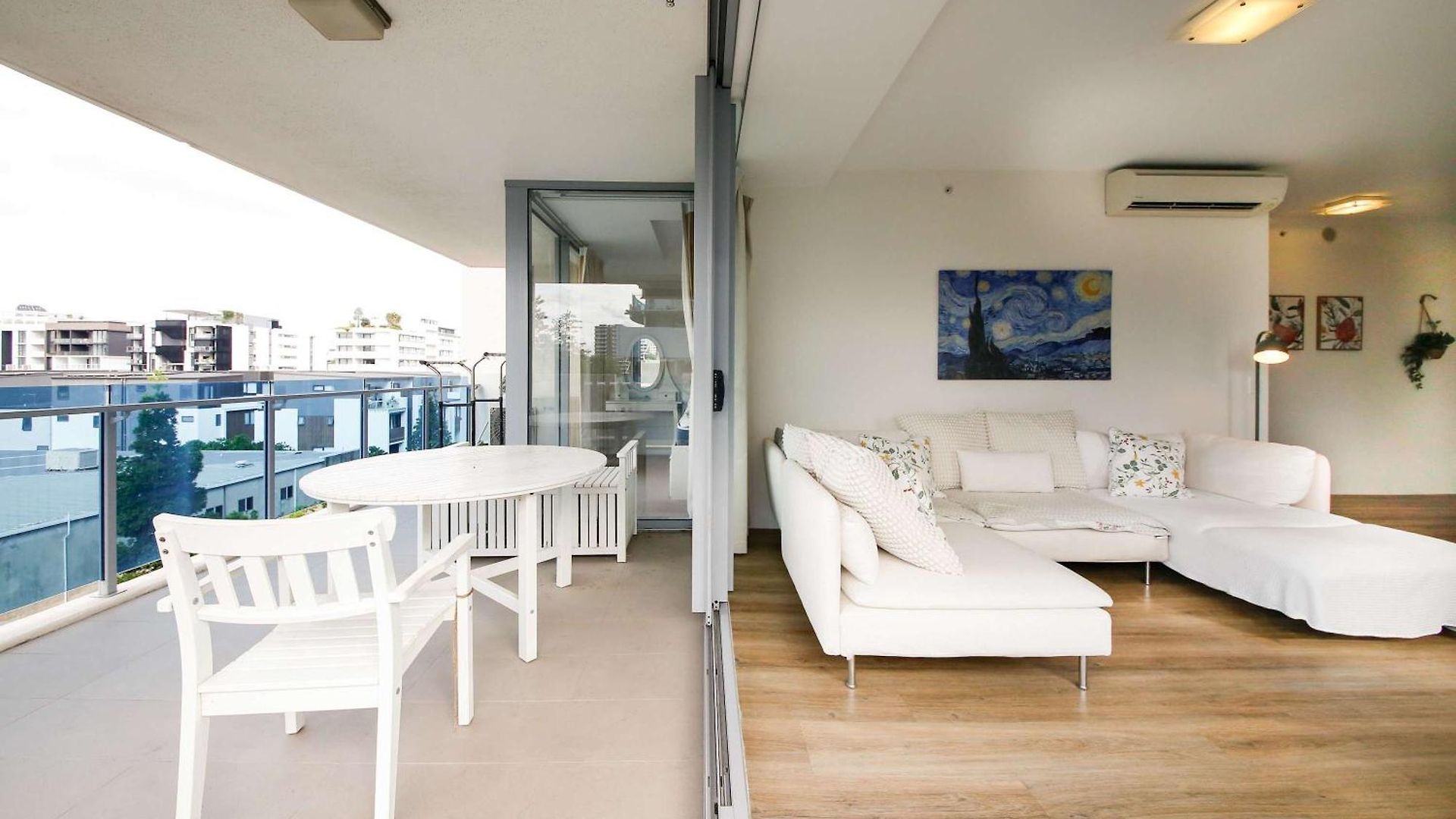 Family-friendly 2brwalk To River & Shops Pool&gym Apartment