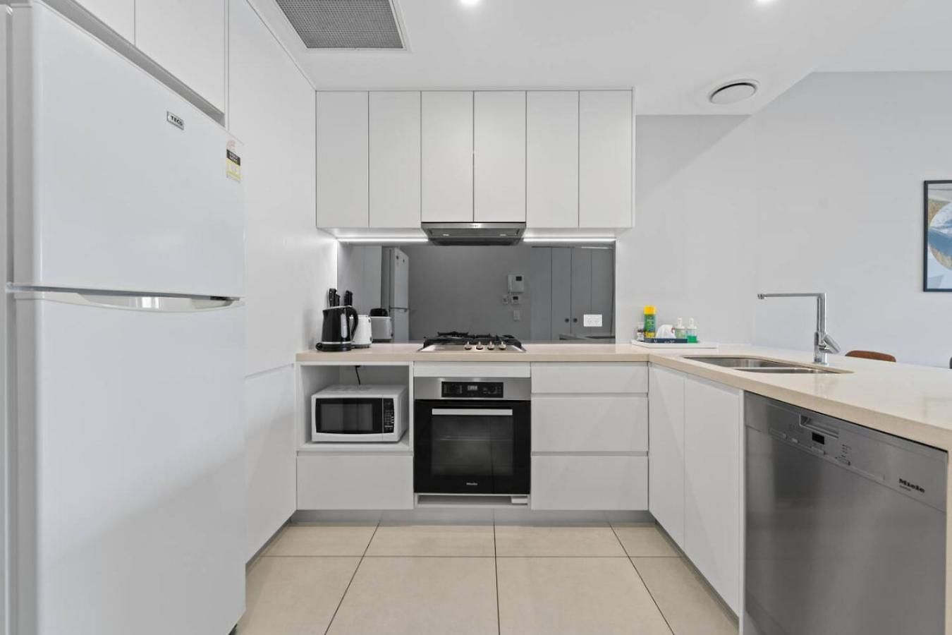 Modern 2br Easy Access To Everywhere Brisbane