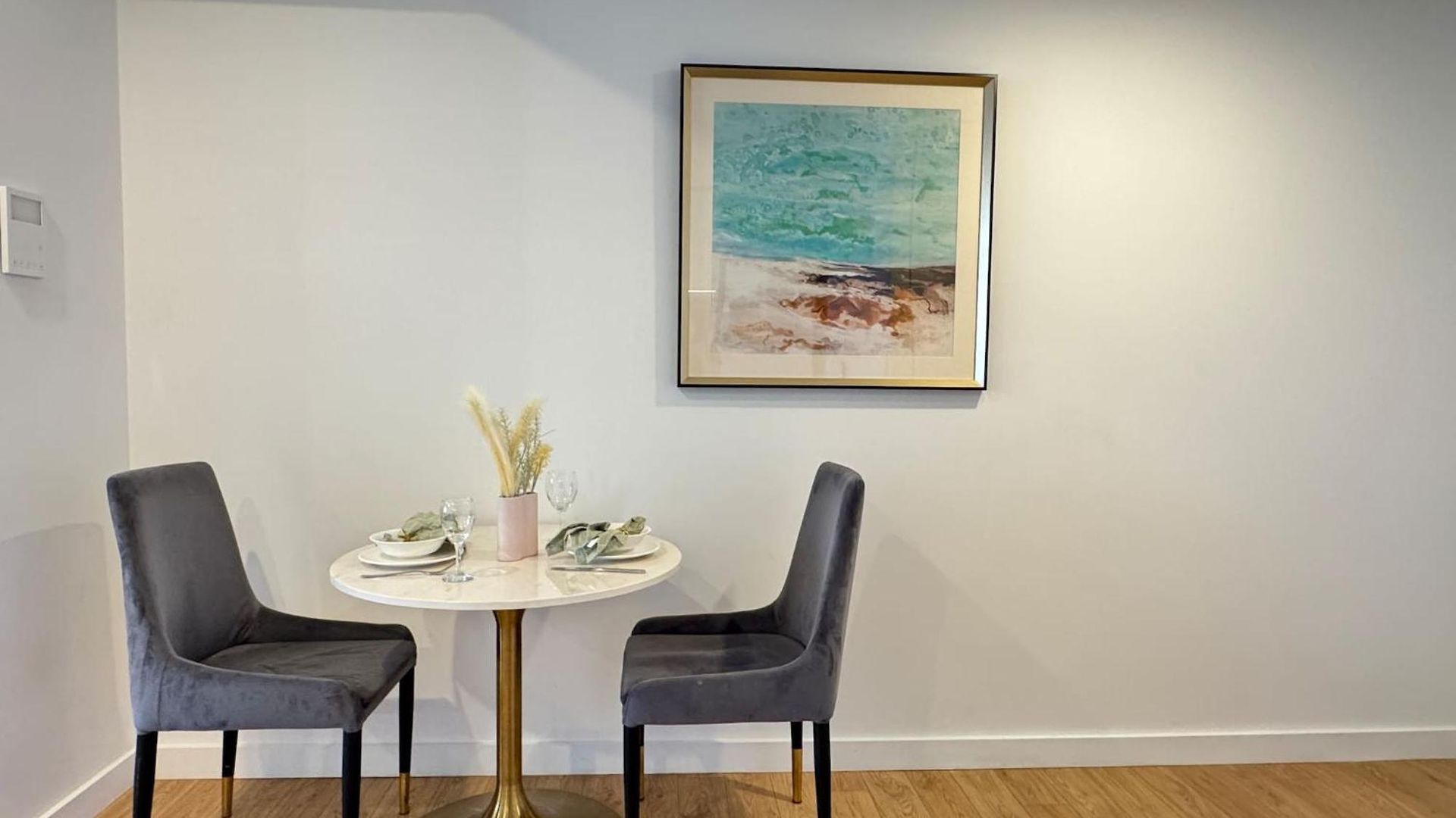 Apartment 1br One Modern High-rise With Pool & Gym Access *