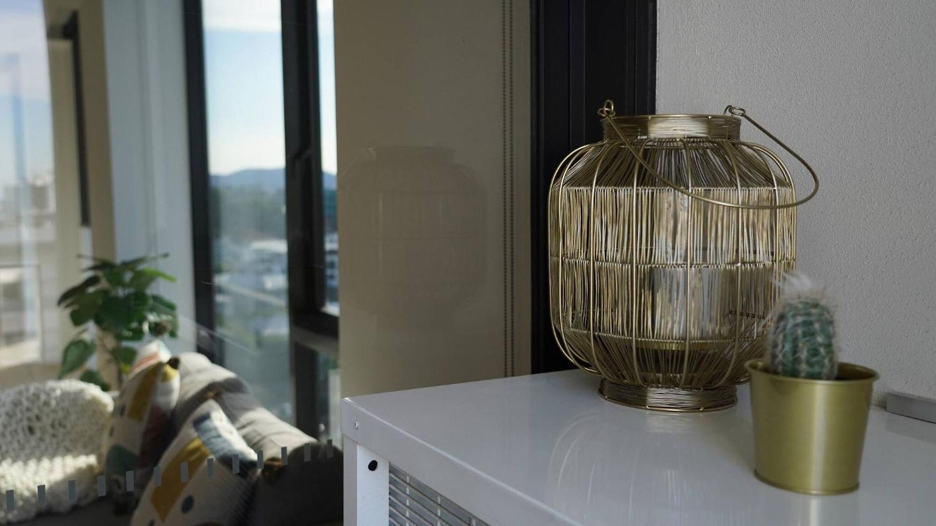 Stylish Escape - Views & Perks Apartment
