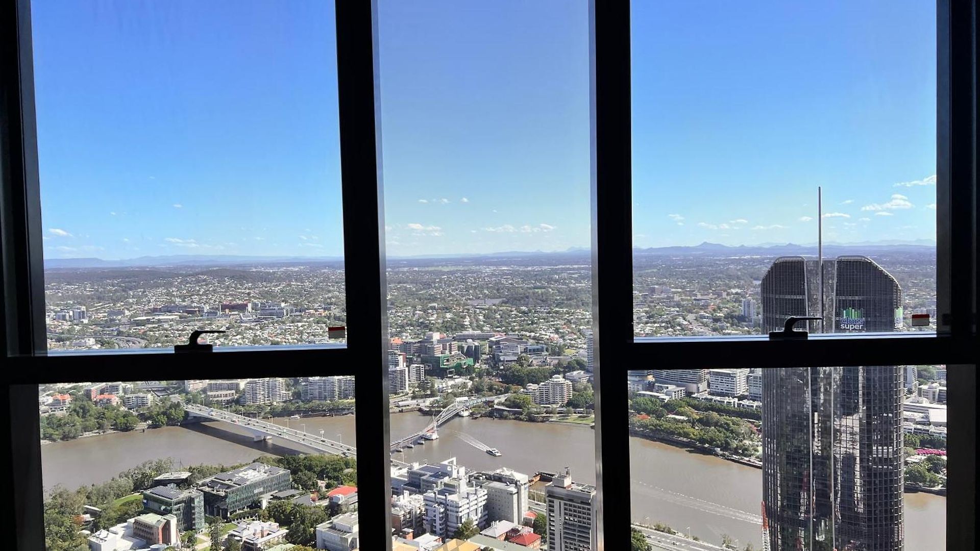 River And View Sky Tower L78 2b2b Apartment *