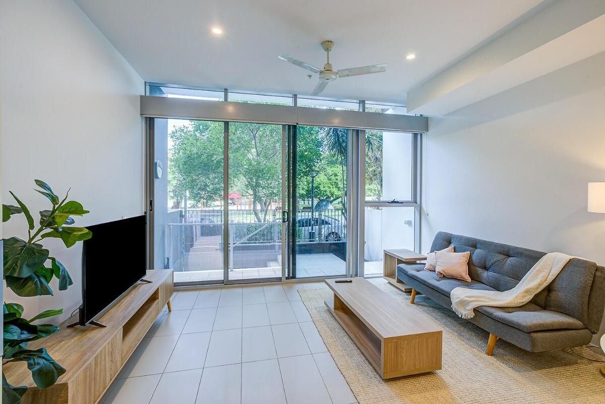 Apartment Modern 1br Retreat - Pool, Gym, Parking - Walk To South Bank