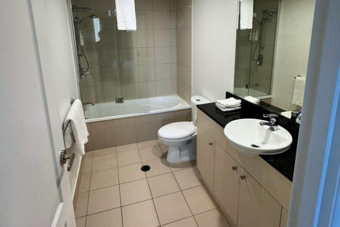 Apartment Lights Escape 2br Near South Bank