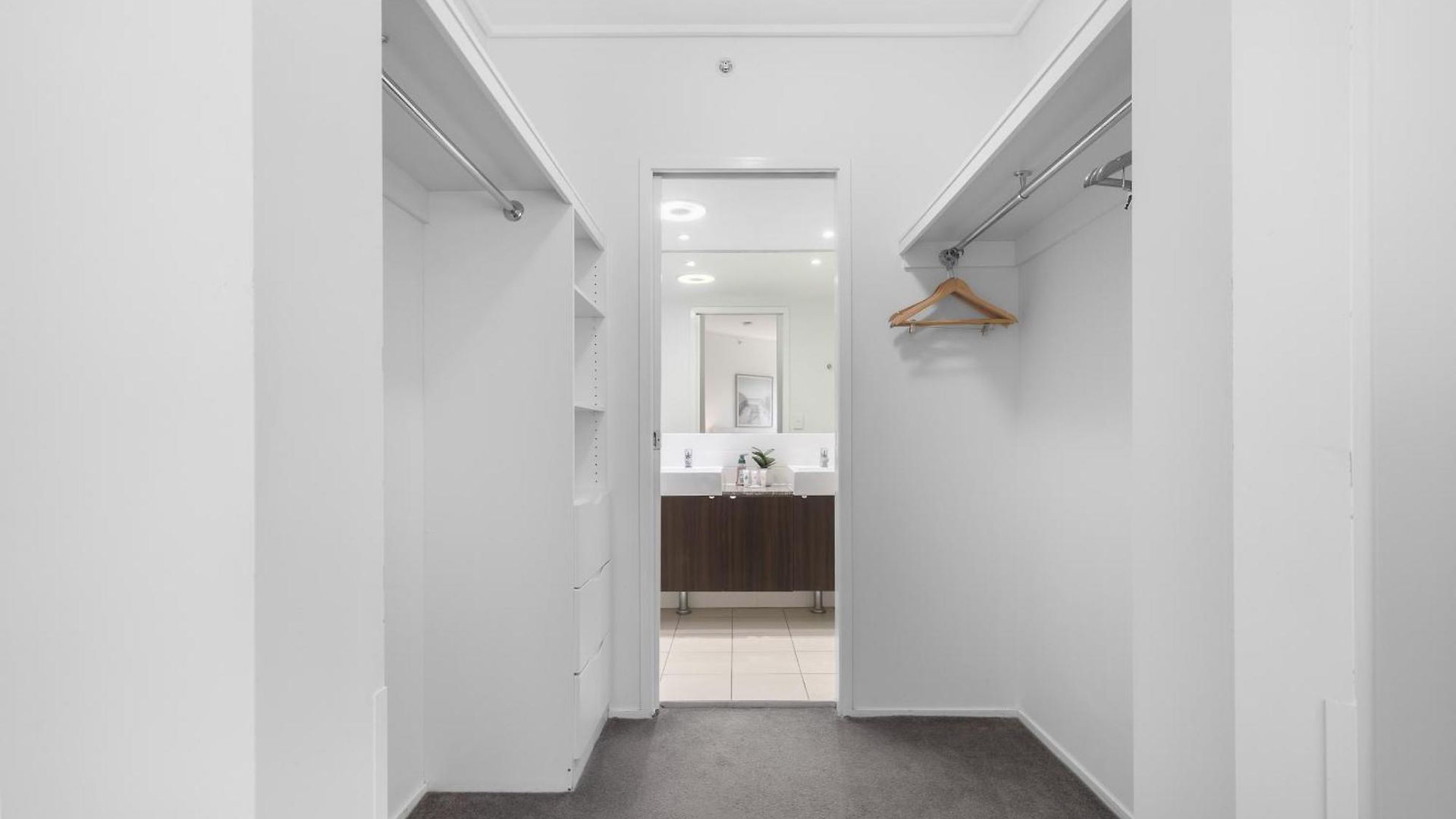 Oaks Panoramic 2br With Pool, Parking, Gym Apartment