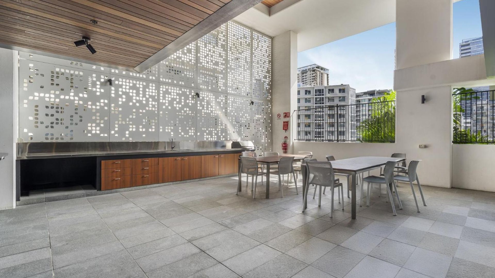 Stylish 2-bed In South Apartment