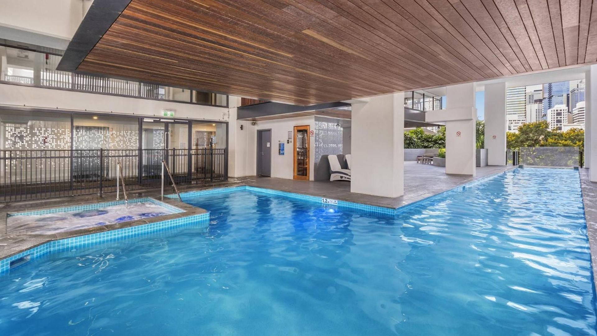 Stylish 2-bed In South