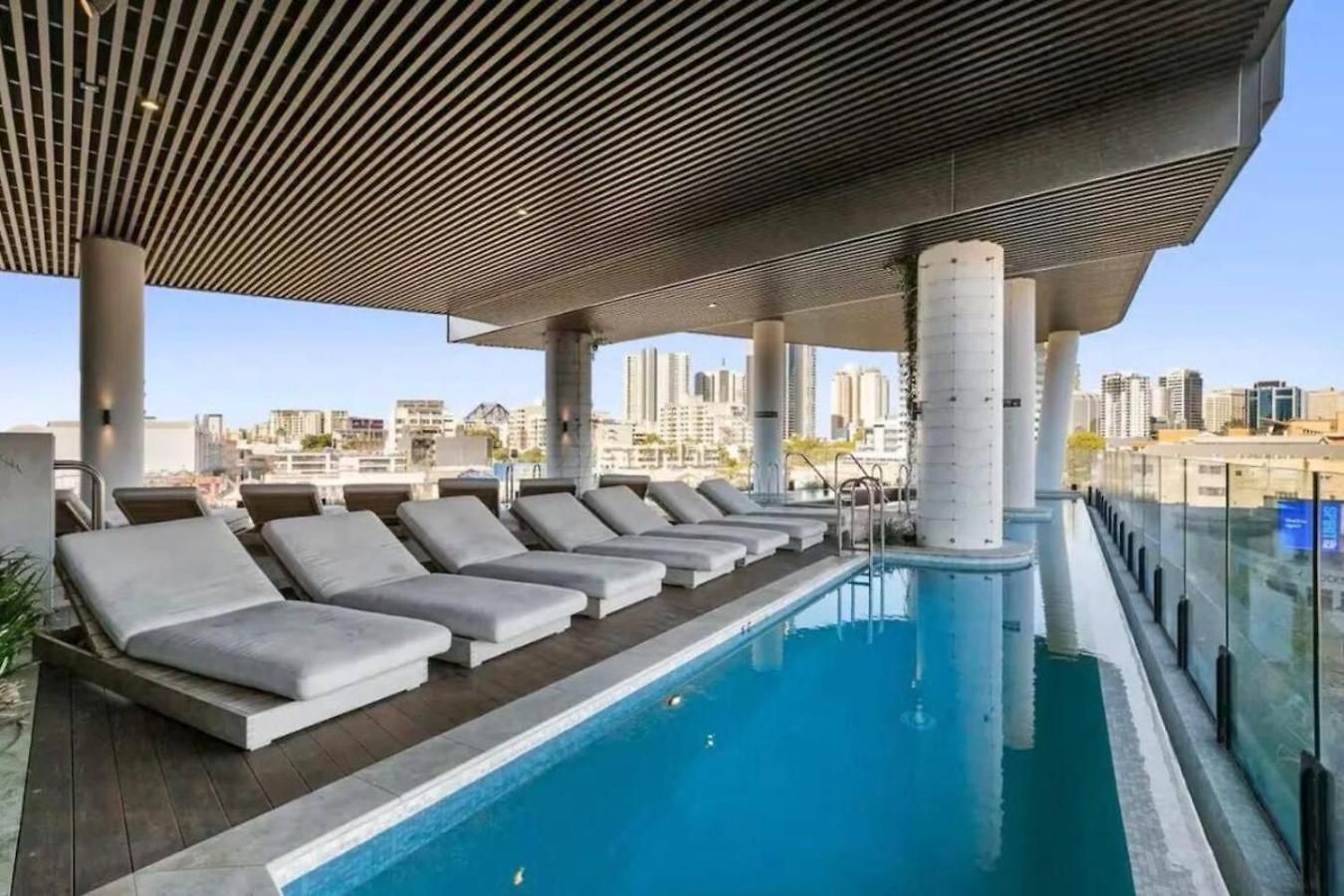 Style Infinity Pool Gym Chic 1 Bedroom * Brisbane