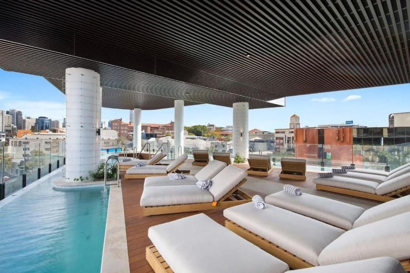 Style Infinity Pool Gym Chic 1 Bedroom Apartment Brisbane