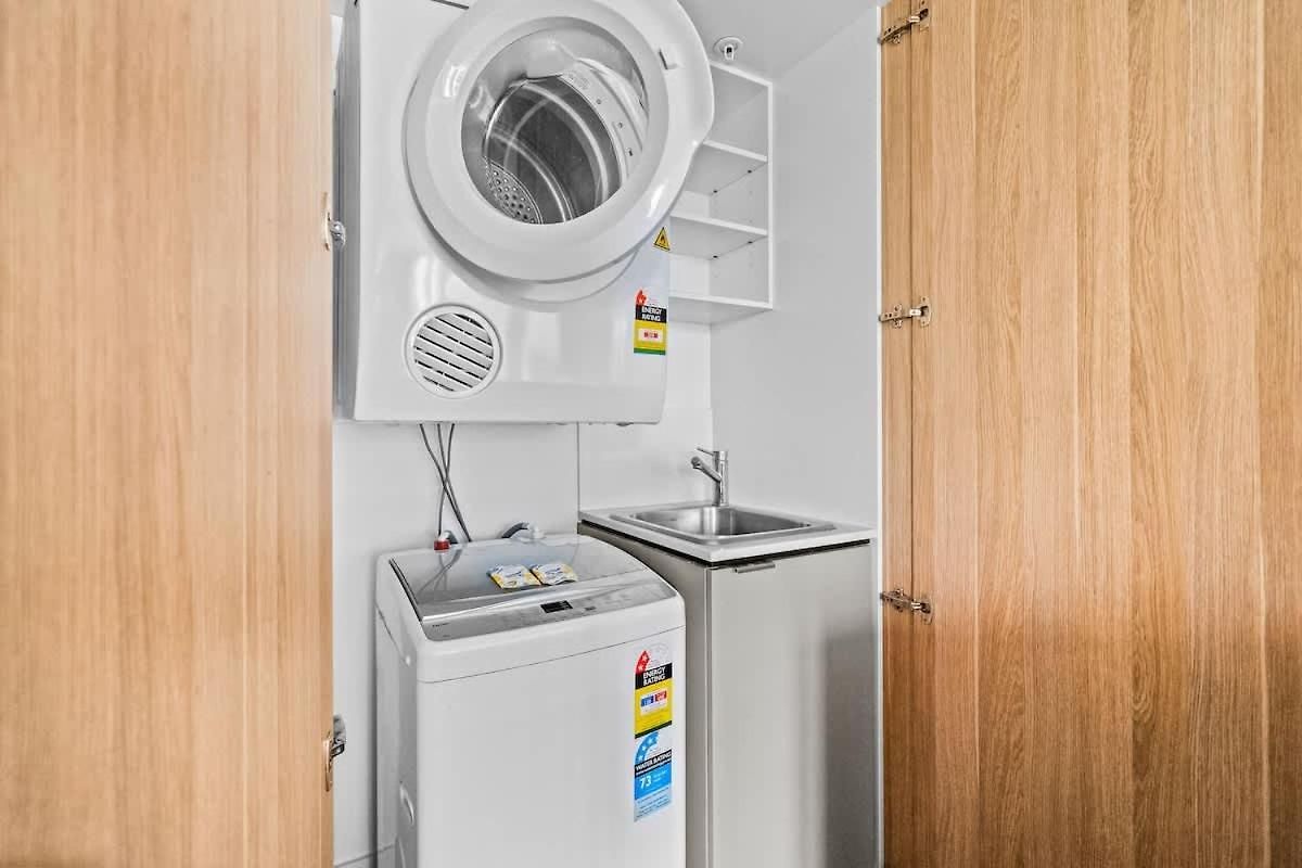 Designer Woolloongabba Retreat Near The Gabba Brisbane