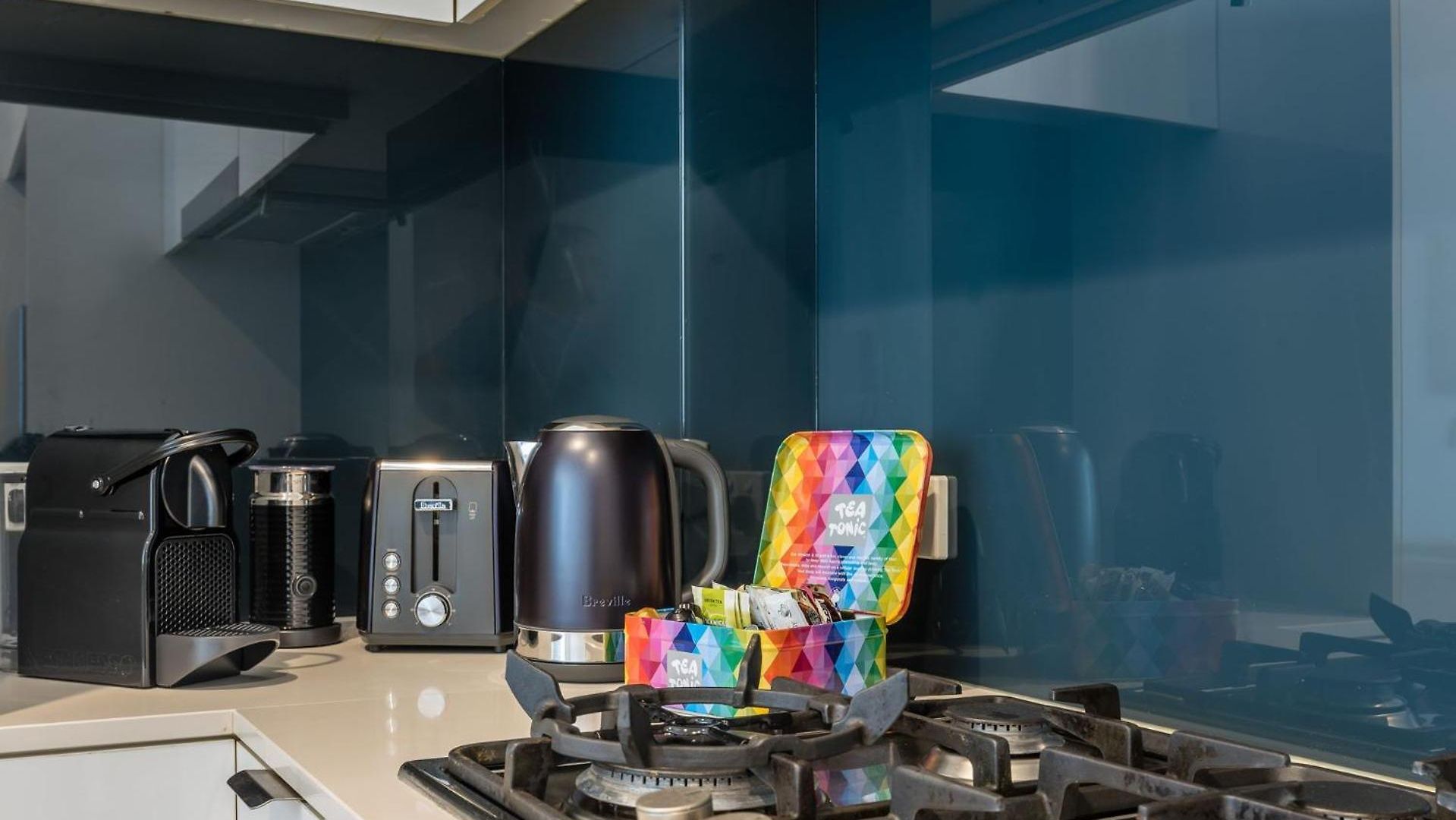 Fortitude Valley Escape With Pool, Gym & Parking