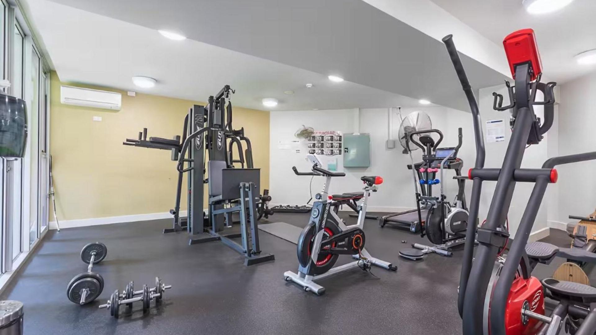 Stylish 2 Bdr Near Qut And Rbwh With Parking Brisbane