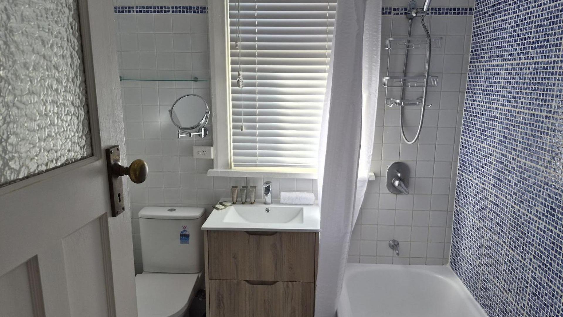 Apartment Rapunzels Art Deco Hideaway In New Farm *