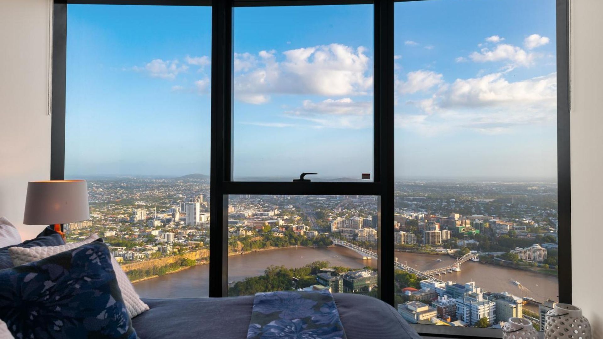 Apartment Skylight With Free Parking Brisbane