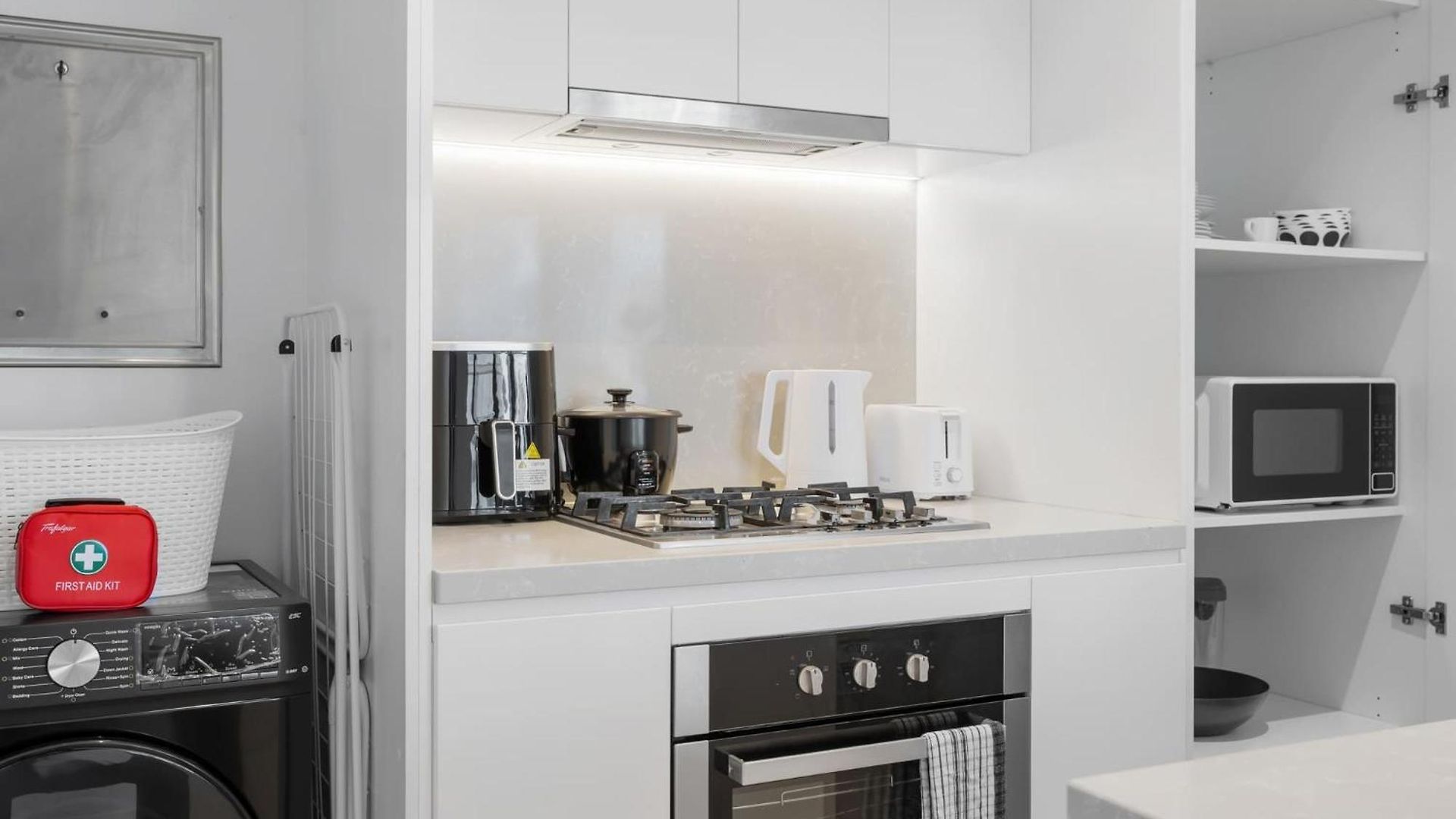 Valley Getaway - Rooftop Pool - Parking - Sleeps 6