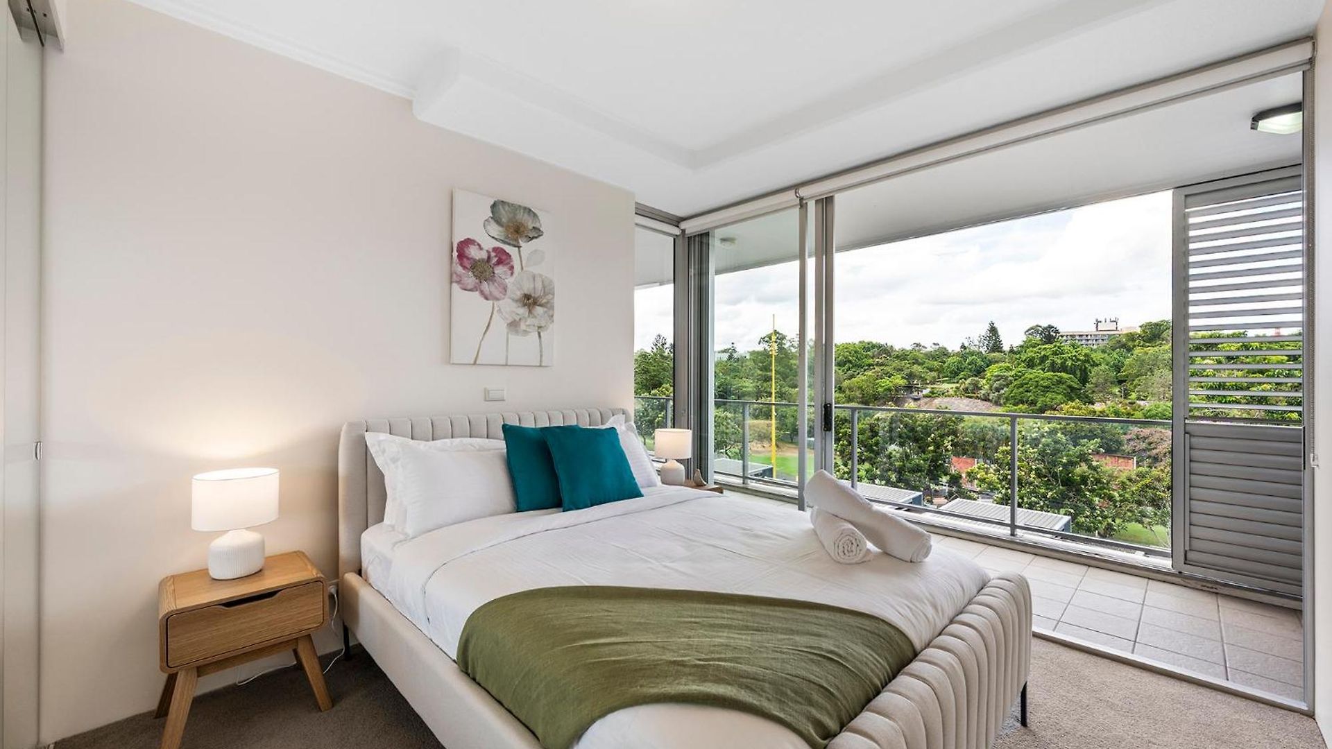 Stylish Roma Parklands Retreat - Stunning Park Views From Every Room, Heated Pool, Gym, Private Carpark, Suncorp Stadium, 10 Min Walk To Cbd * Brisbane