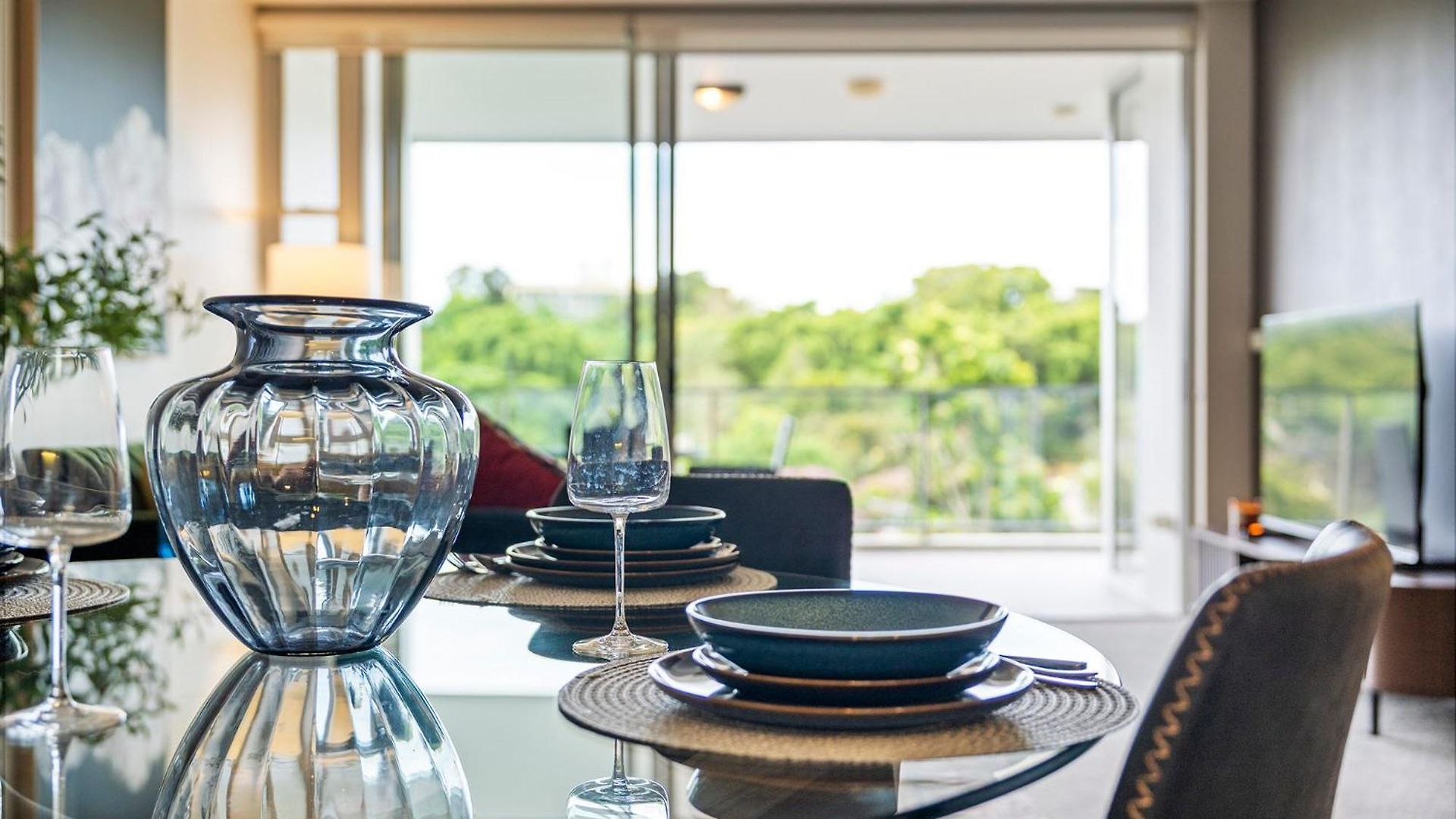 Stylish Roma Parklands Retreat - Stunning Park Views From Every Room, Heated Pool, Gym, Private Carpark, Suncorp Stadium, 10 Min Walk To Cbd Brisbane