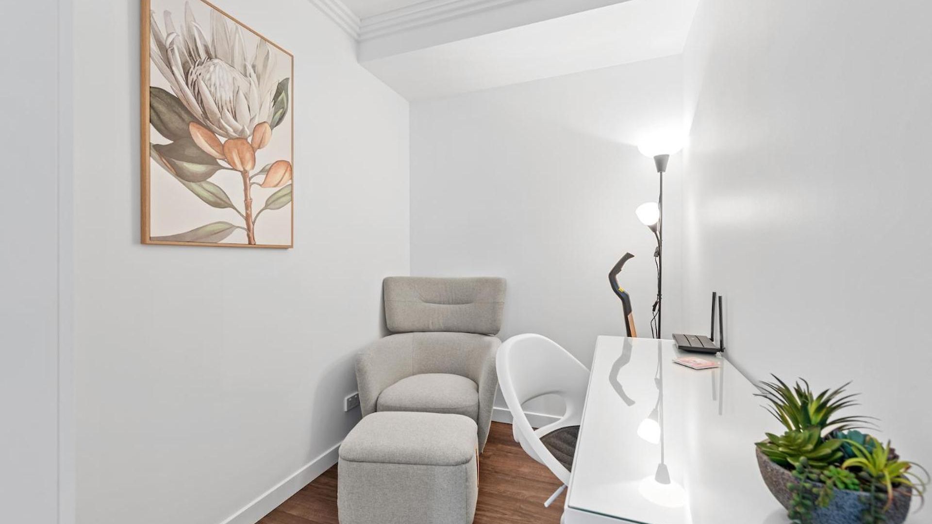 Modern On Mary 1 Bedroom, 1 Bathroom, 1 Car, Views!