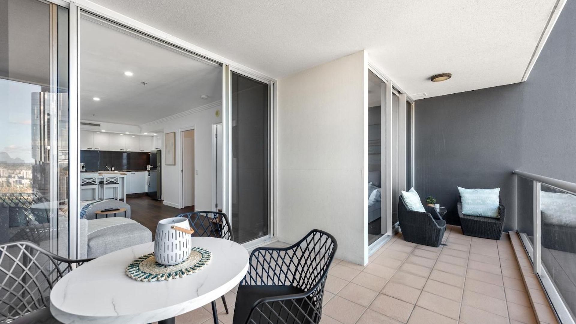 Modern On Mary 1 Bedroom, 1 Bathroom, 1 Car, Views! Apartment *