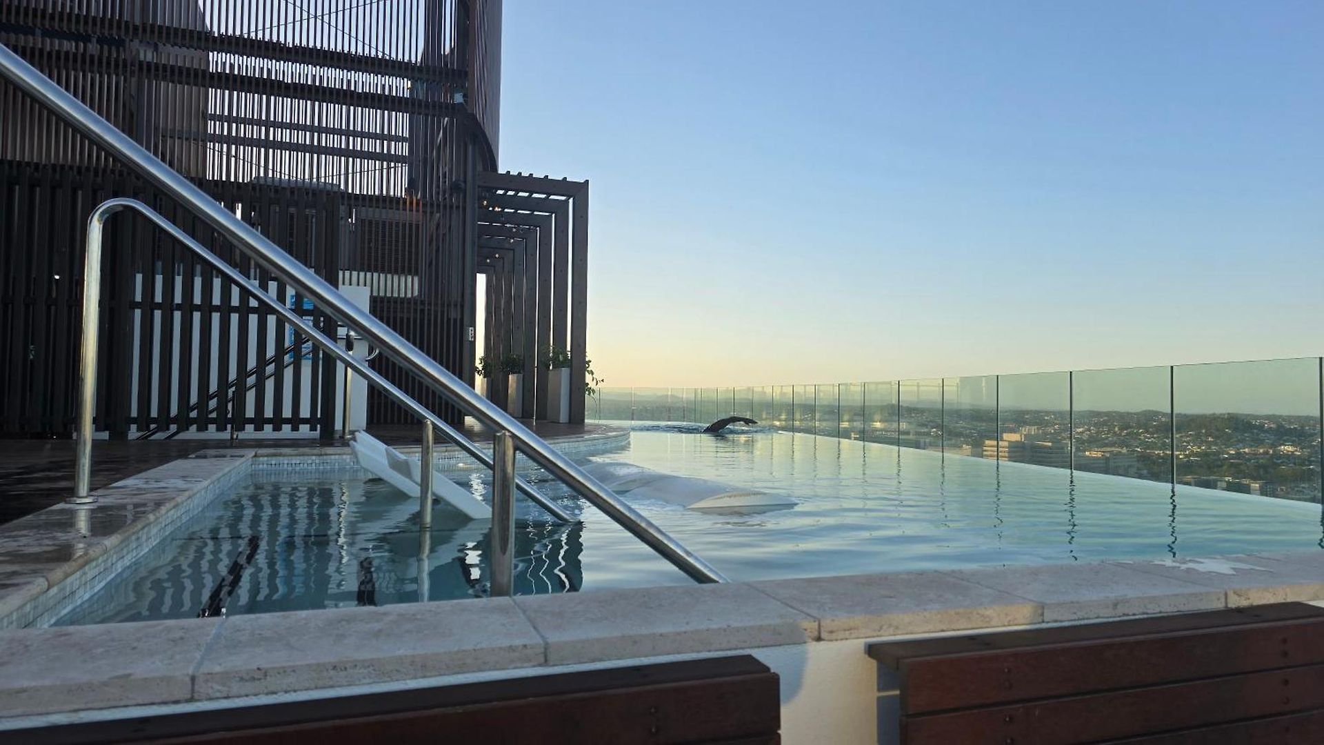 Fv 1br With Rooftop Pool Brisbane