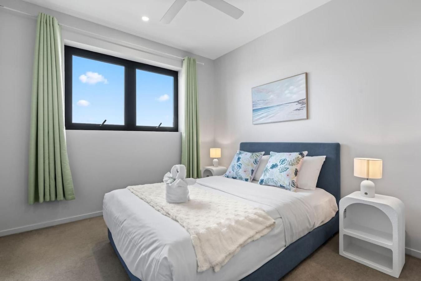 2br Modern With Balcony Great Location
