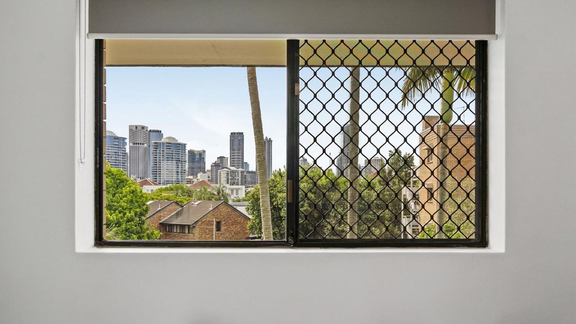 Spacious New Farm With Balcony And Secure Parking * Brisbane