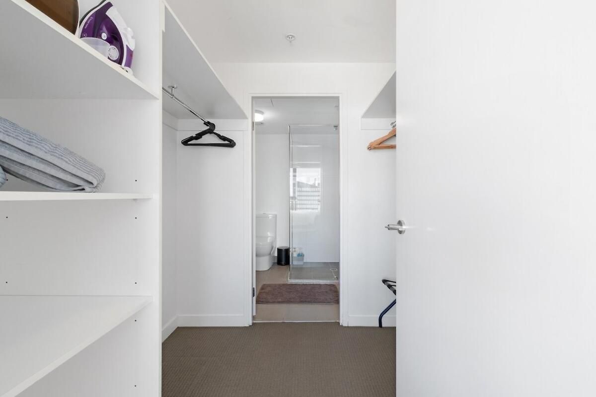 Apartment Immaculate Floor Views - 2bed-2bath-1car-pool *