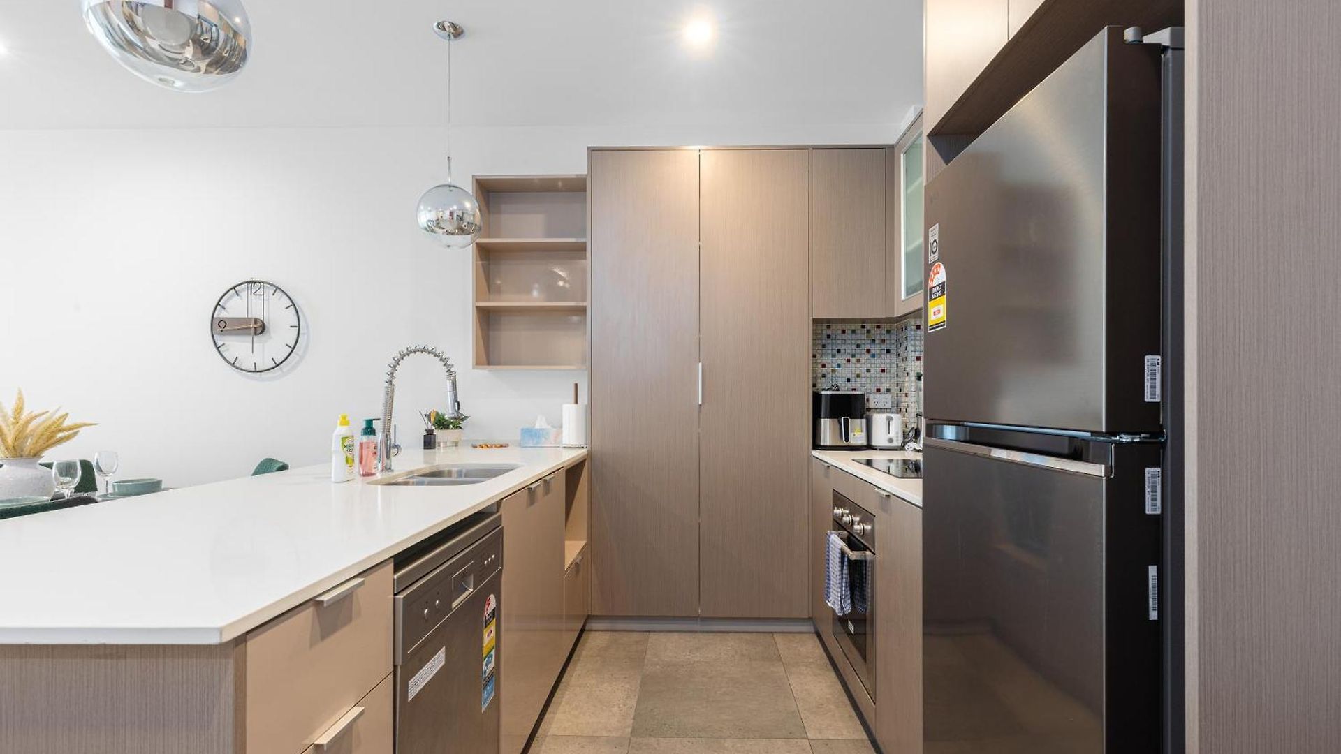 Spacious Panoramic 2br Apartment, Parking And Views Brisbane