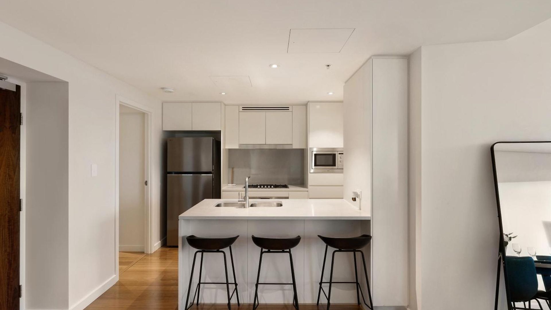 Apartment Skytower 72nd Floor 3br With Parking, Pool And Gym *