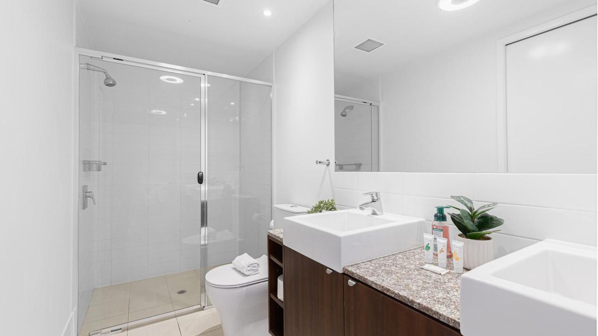 Apartment Oaks Panoramic 2br With Pool, Parking, Gym