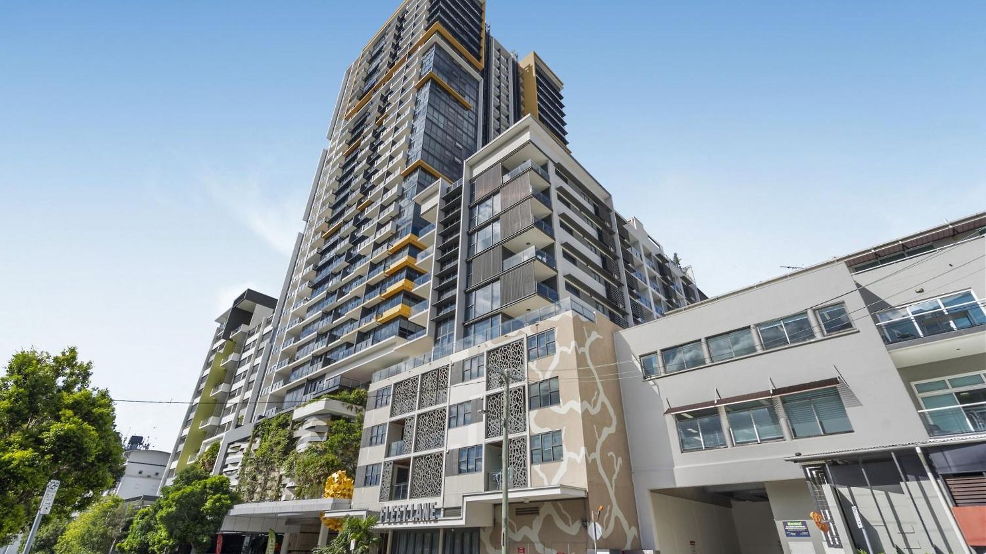 Apartment Stylish 2-bed In South *