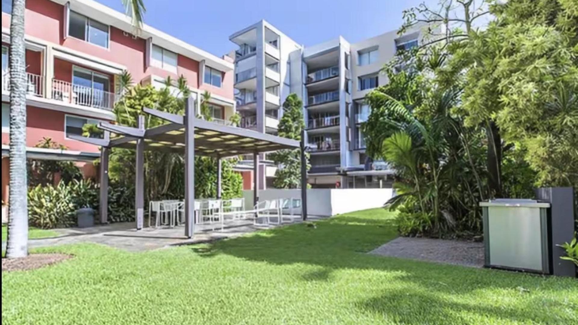 Stylish 2 Bdr Near Qut And Rbwh With Parking