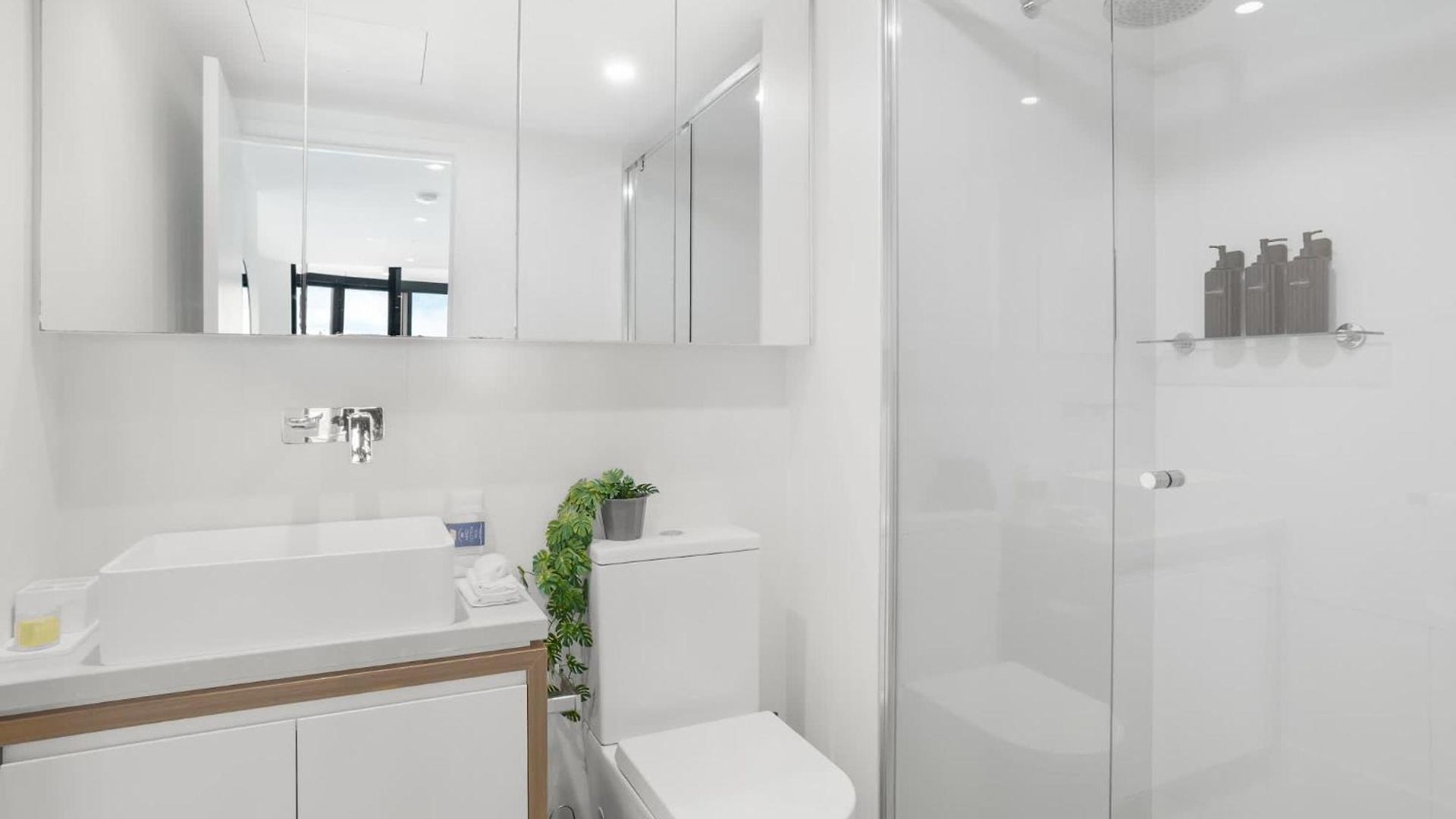 Valley Getaway - Rooftop Pool - Parking - Sleeps 6 * Brisbane