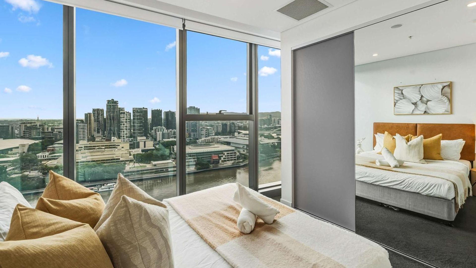 High Rise 2br In Cbd Apartment Brisbane