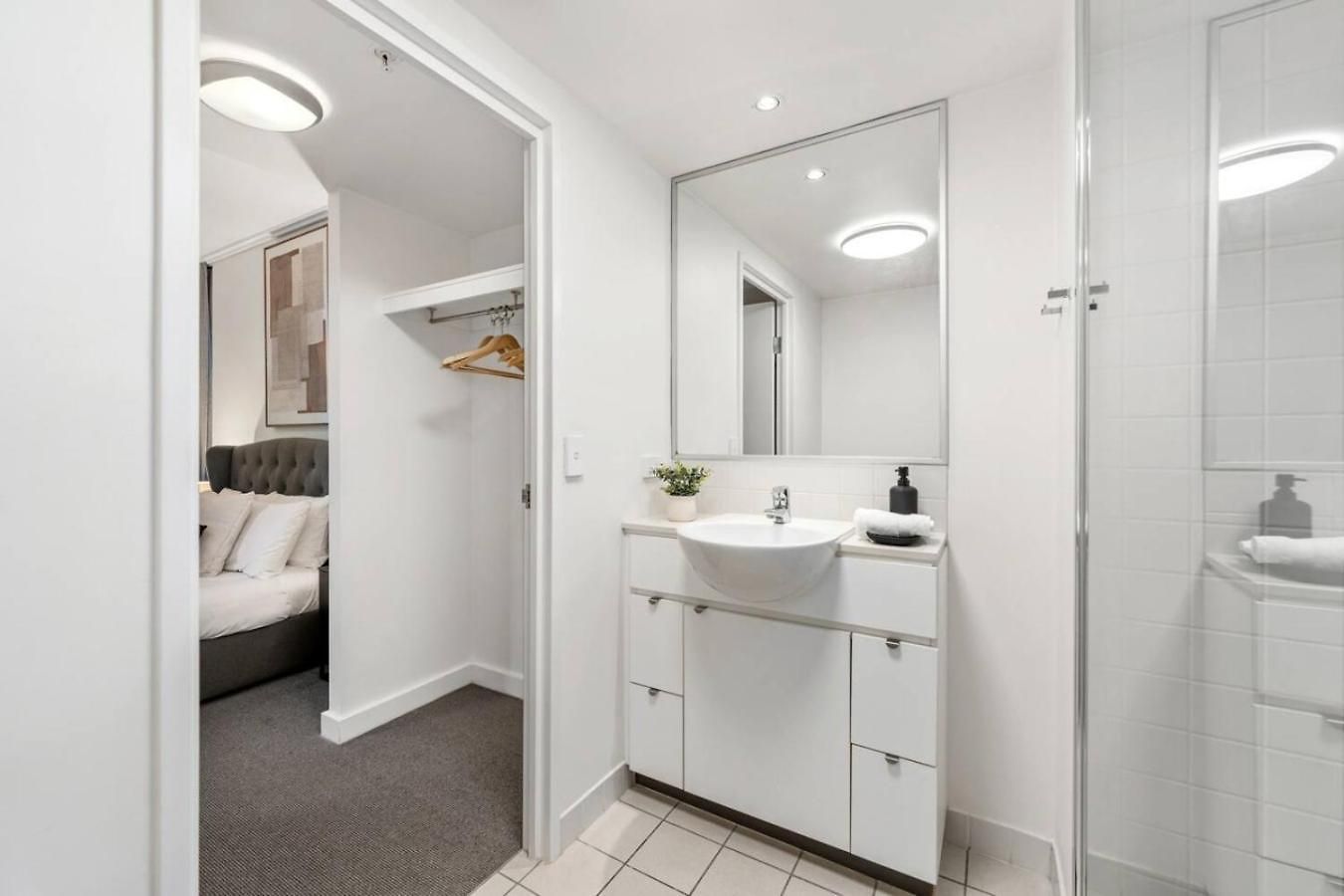 Dusk A Luxury 2bed 2bath Cbd Sky With Pool Parking And *