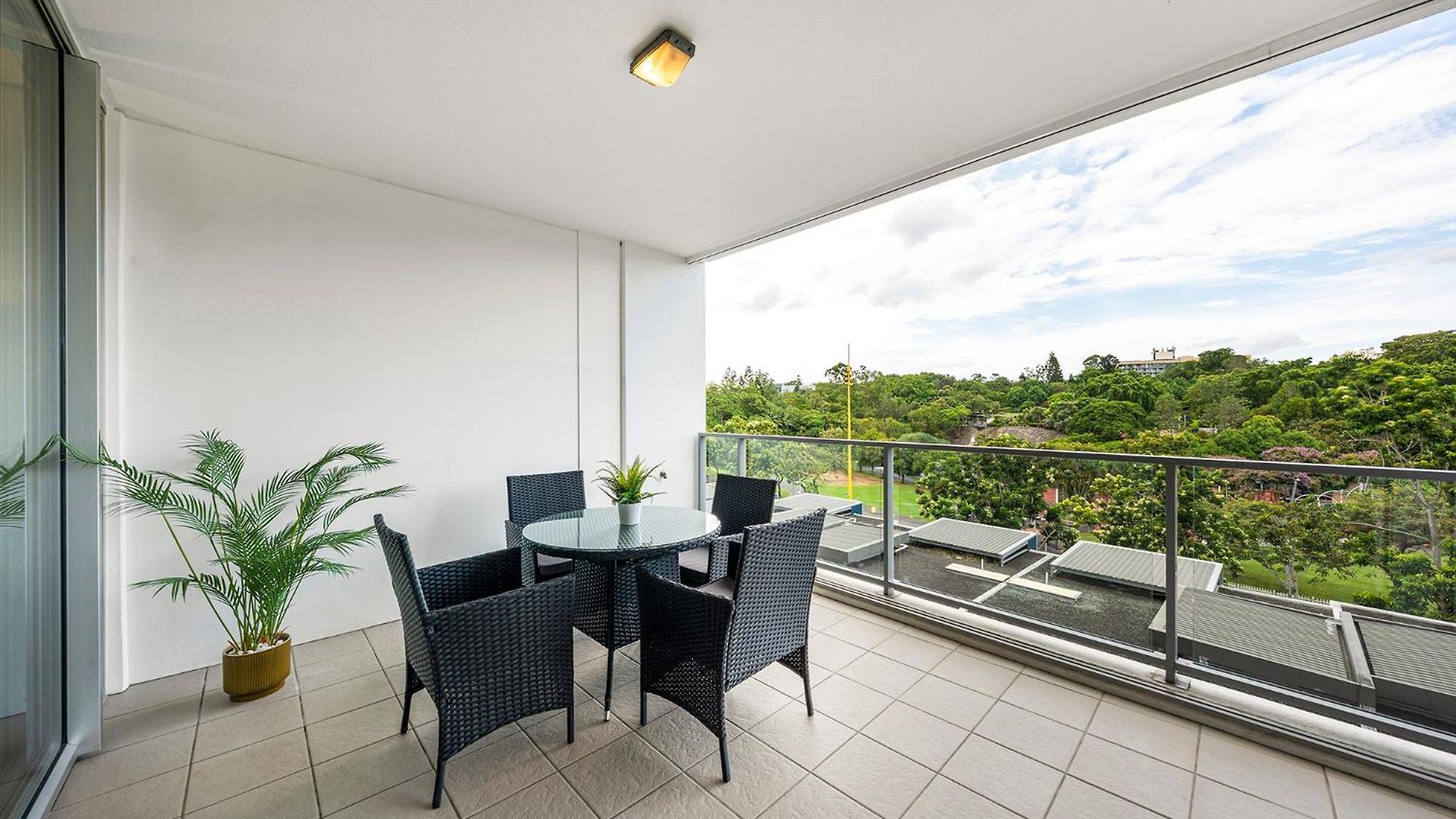Stylish Roma Parklands Retreat - Stunning Park Views From Every Room, Heated Pool, Gym, Private Carpark, Suncorp Stadium, 10 Min Walk To Cbd Apartment Brisbane