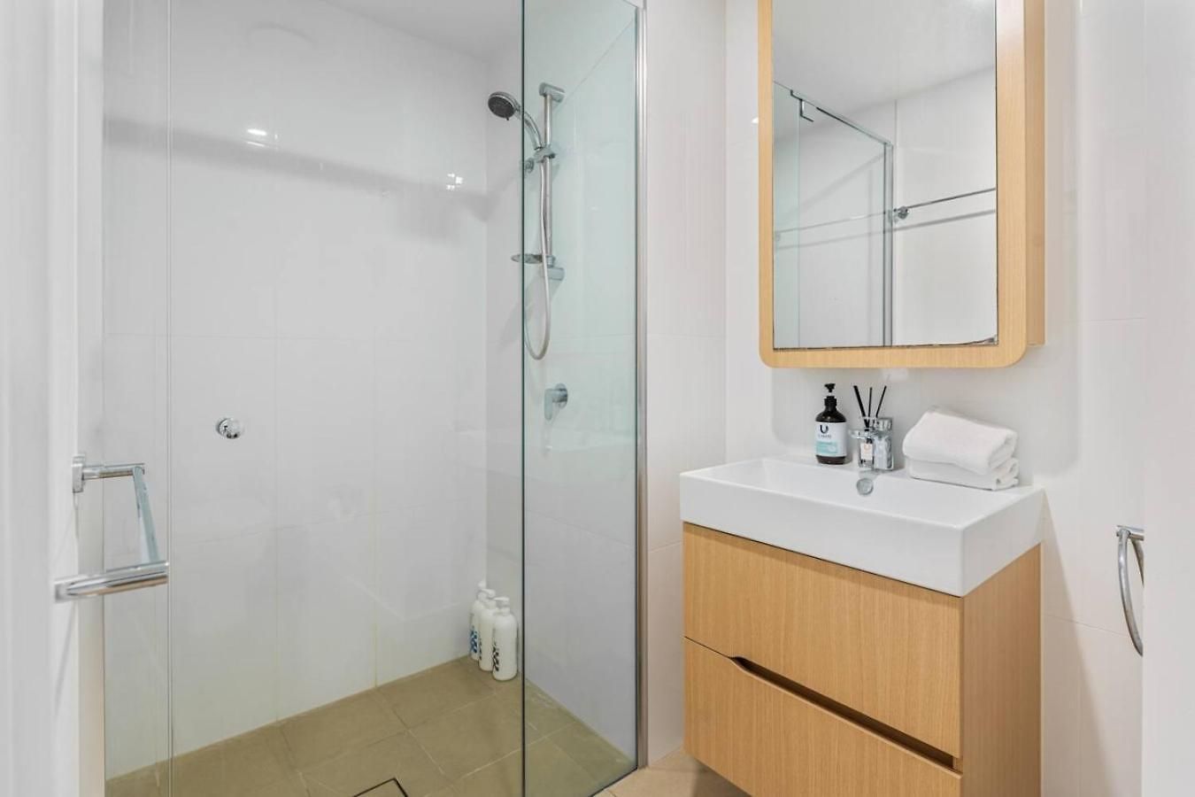 Apartment Modern 3br In Sunnybank Pool And Gym Access *