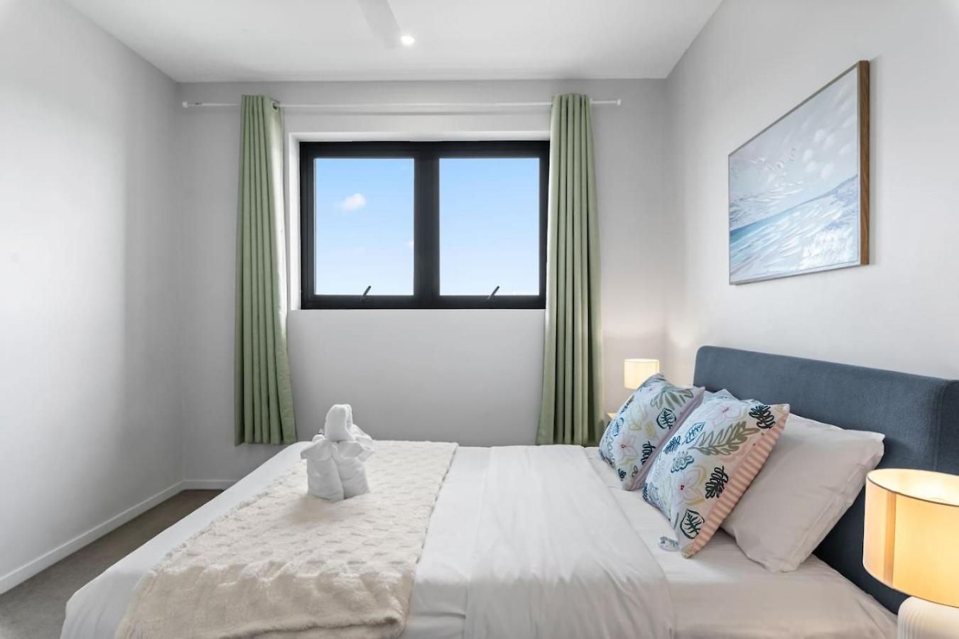 2br Modern With Balcony Great Location