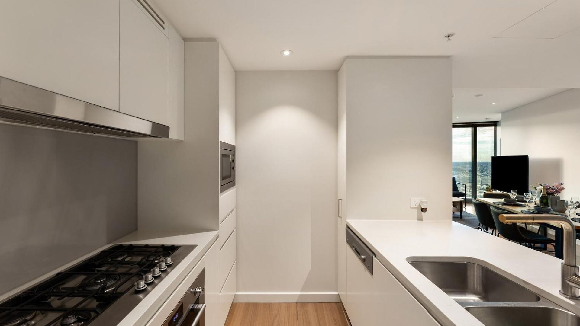 Apartment Skytower 72nd Floor 3br With Parking, Pool And Gym *